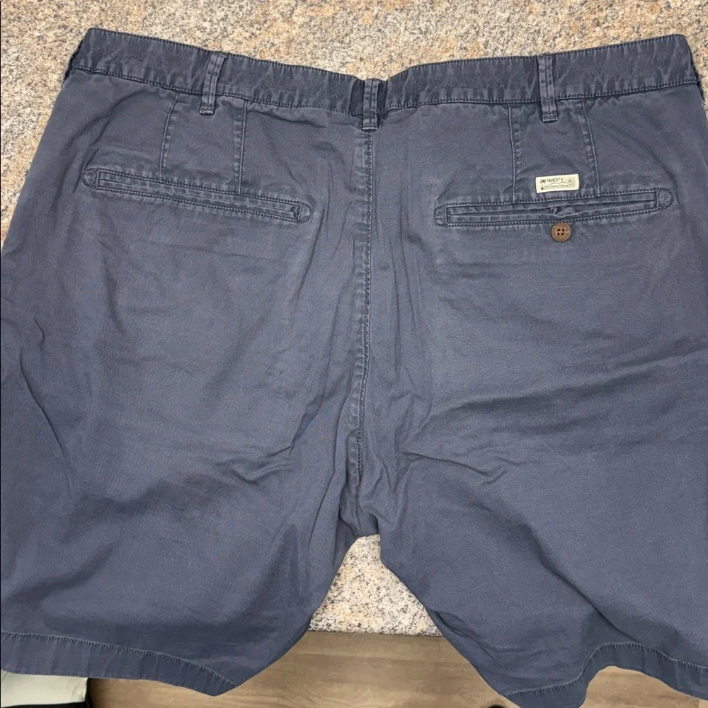 Faherty washed navy blue shorts. Size 42. GUC.